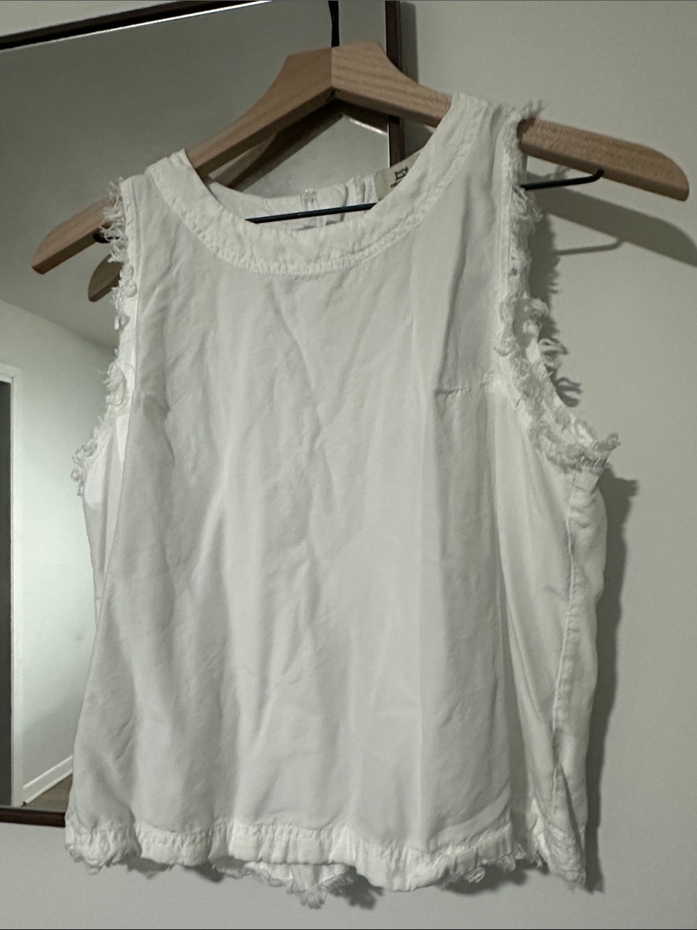 Thread & Supply Women’s White Sleeveless Frayed Edge Tank Top
